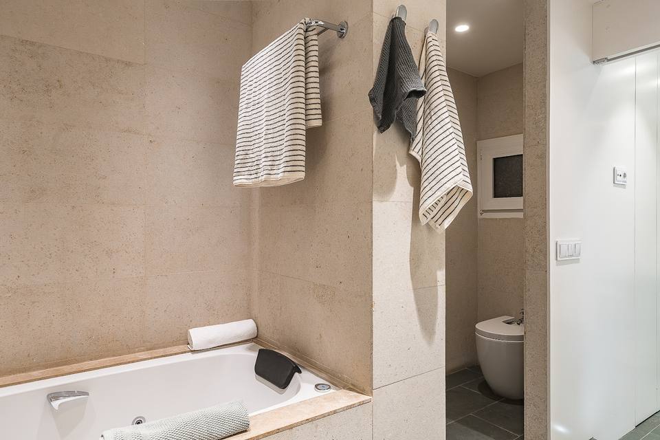 Piso de dos dormitorios con balcón en el Eixample