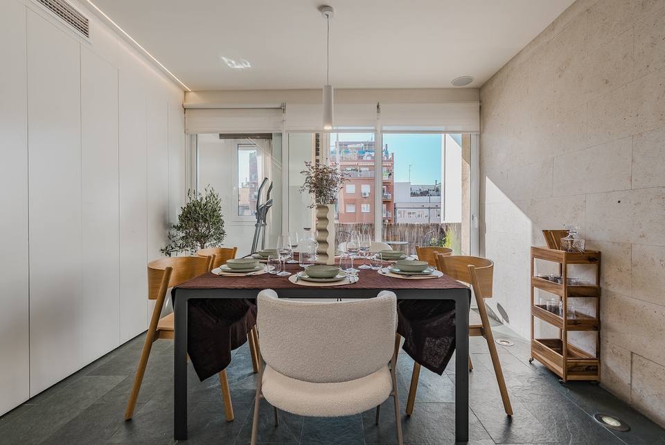 Piso de dos dormitorios con balcón en el Eixample