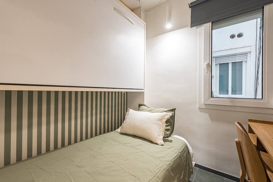 Dormitorio principal con cama doble