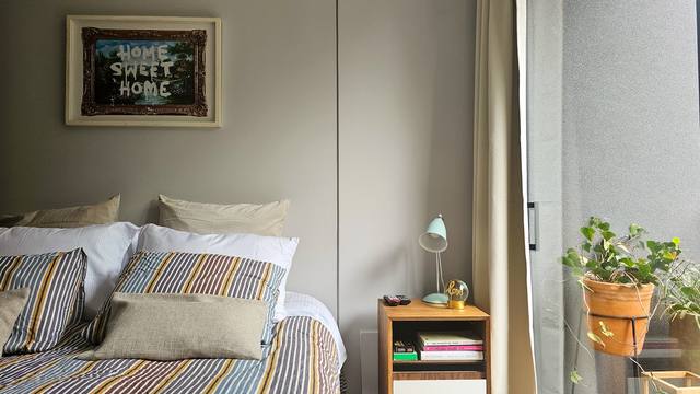 Cama queen con textiles de alta calidad