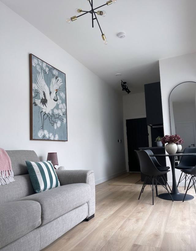 Living moderno y luminoso con diseño minimalista
