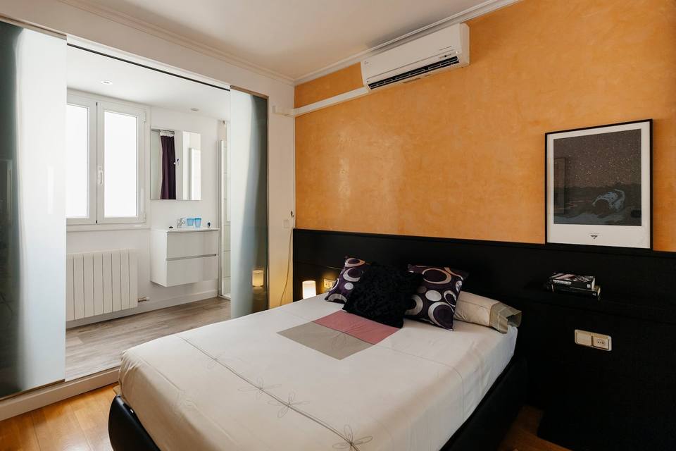 Two-Bedroom, Two-Bathroom Apartment in Eixample
