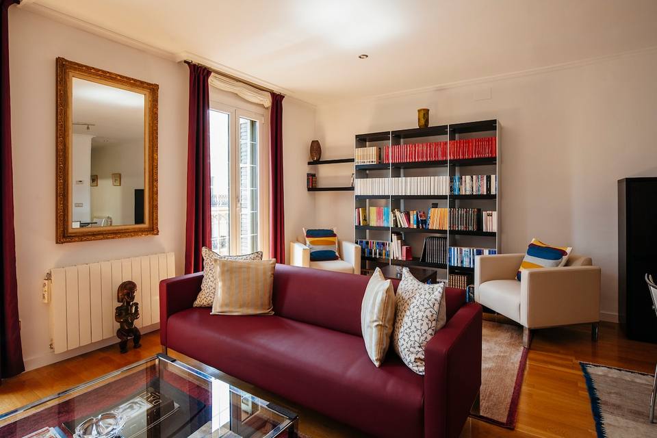 Two-Bedroom, Two-Bathroom Apartment in Eixample