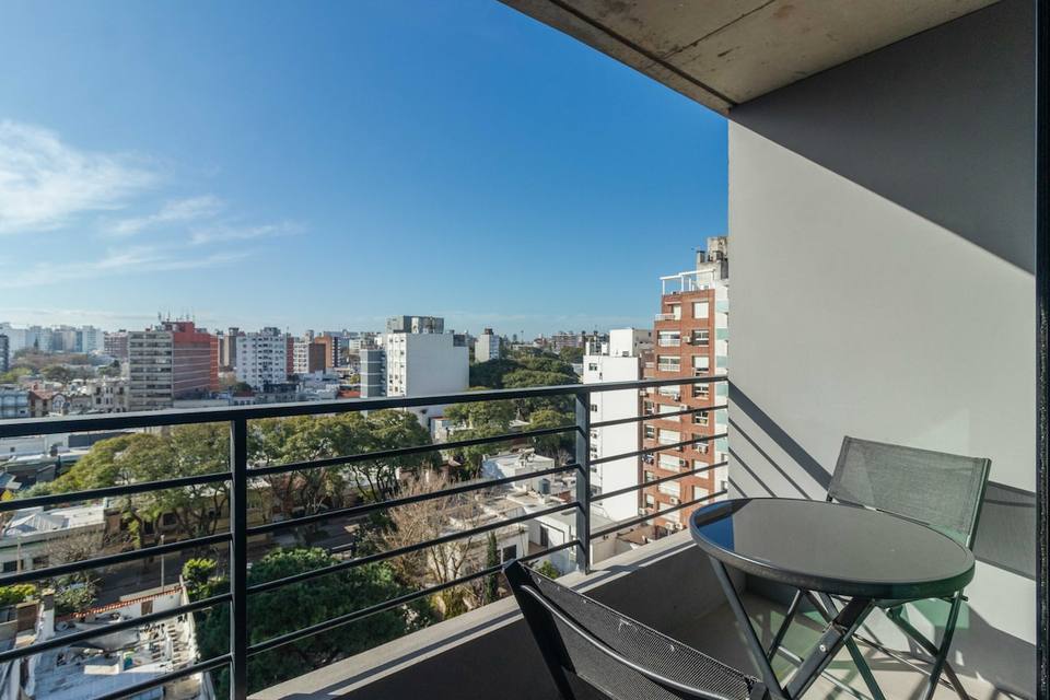 Varanda privada com vista para a cidade
