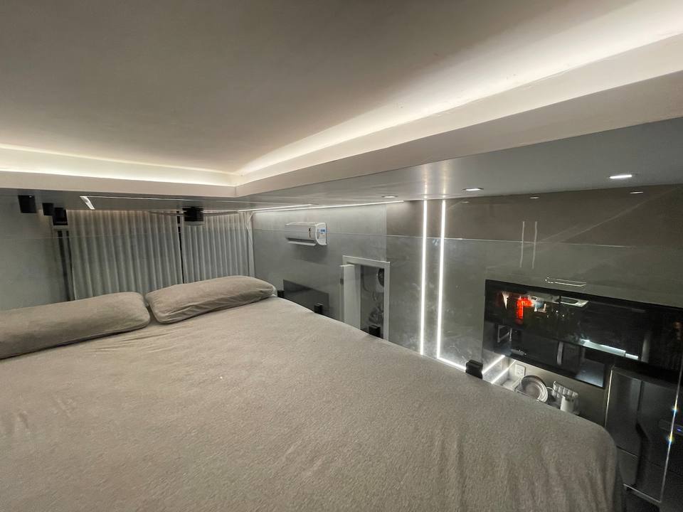 Casa de banho moderna com detalhes de design