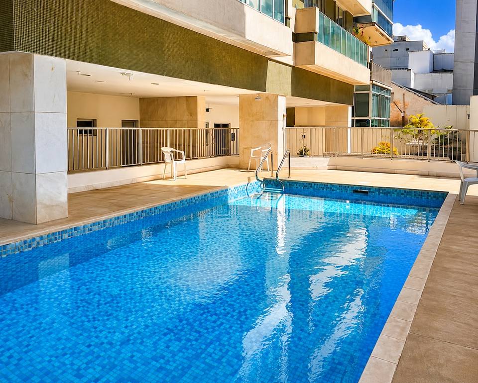 Piscina climatizada del edificio disponible todo el año