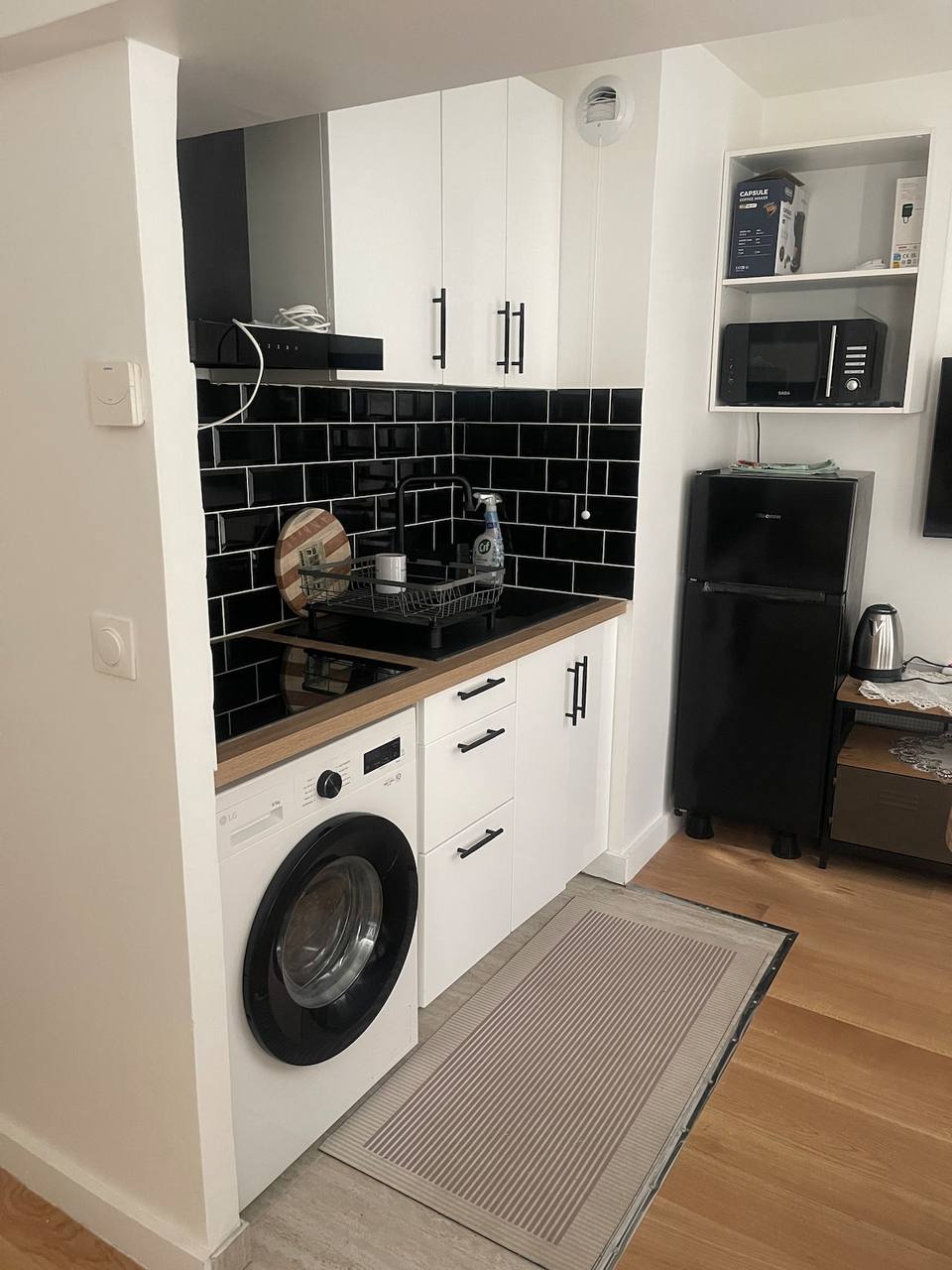 Full kitchen with black finishes