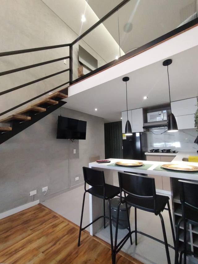 Moderno loft de doble altura cerca del aeropuerto