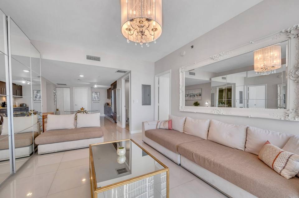 Icon Brickell 37th Floor: Resort Luxury Apartment