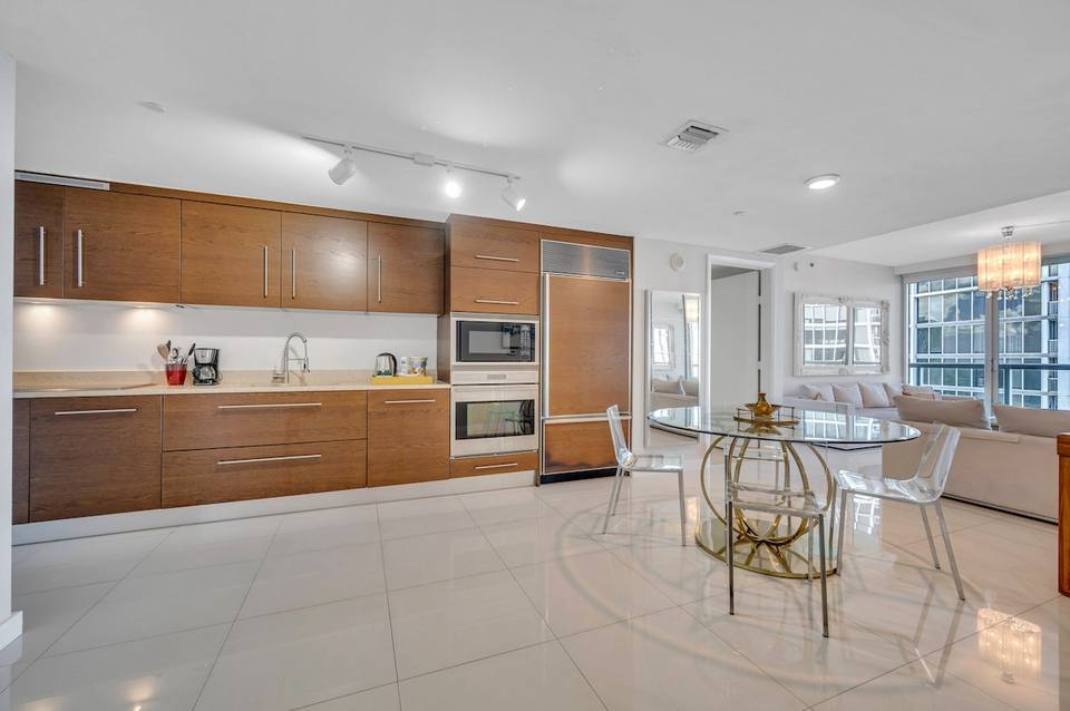 Fully equipped gourmet kitchen