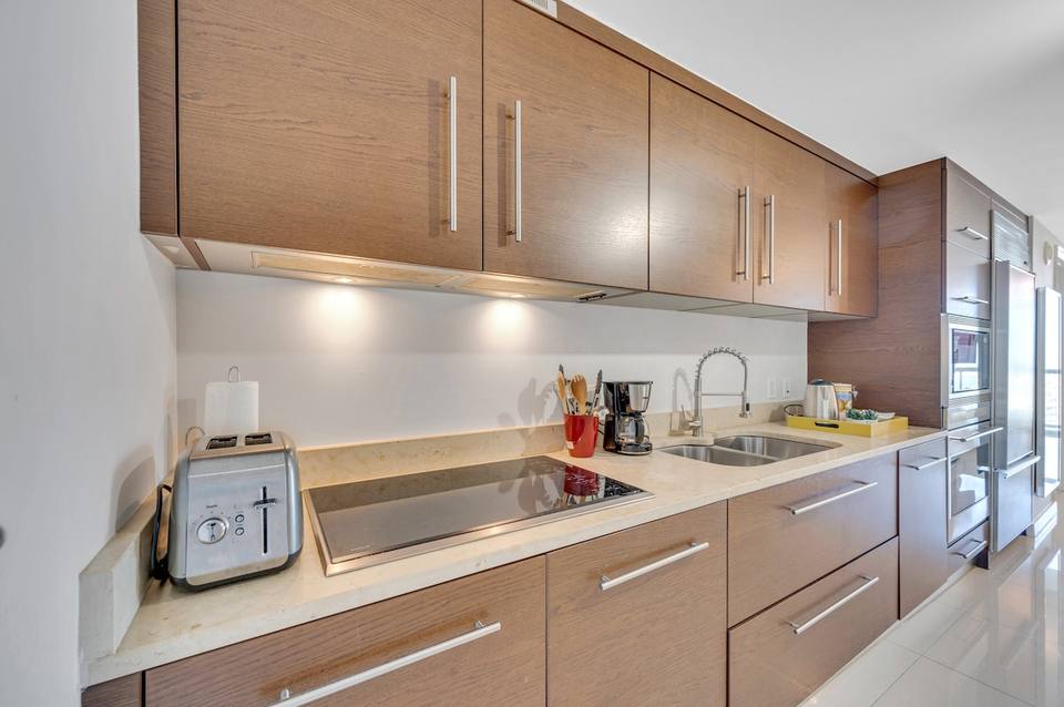Icon Brickell 37th Floor: Resort Luxury Apartment