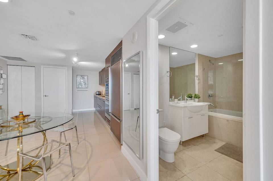 Icon Brickell 37th Floor: Resort Luxury Apartment