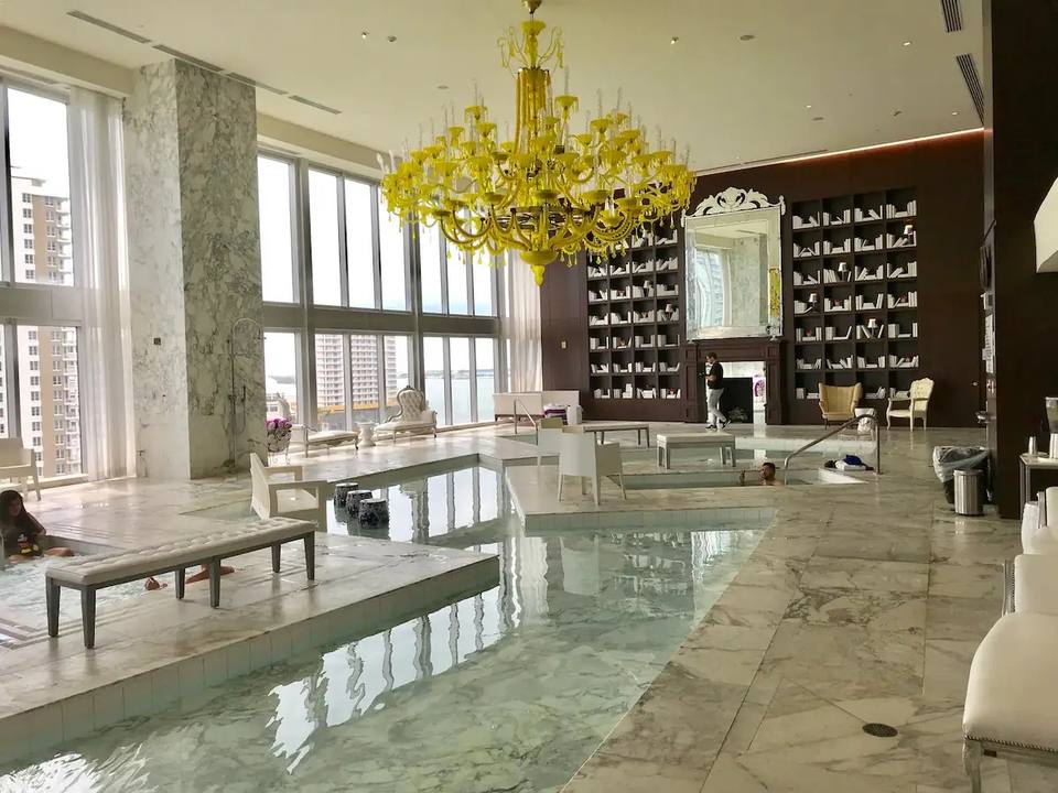 Luxury amenities: Spa and relaxation area