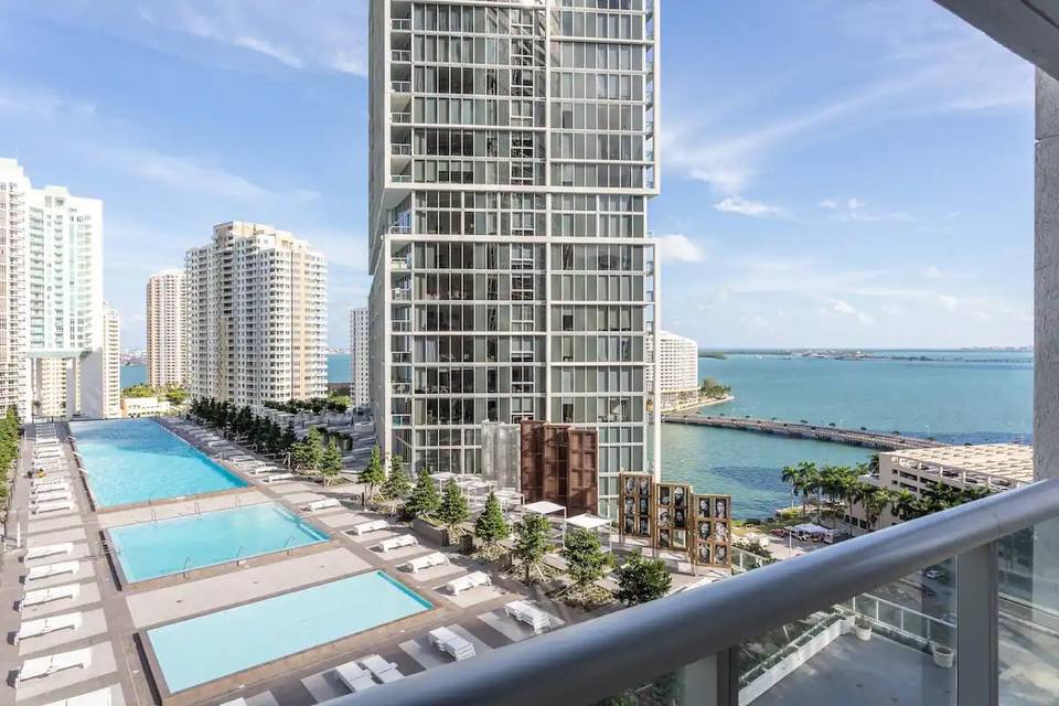 Icon Brickell 37th Floor: Resort Luxury Apartment