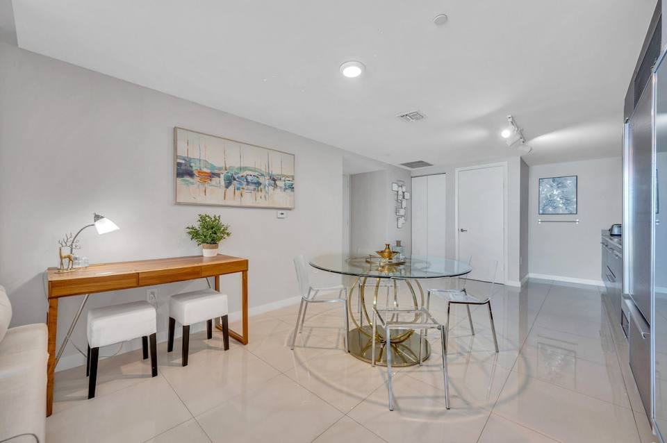 Icon Brickell 37th Floor: Resort Luxury Apartment