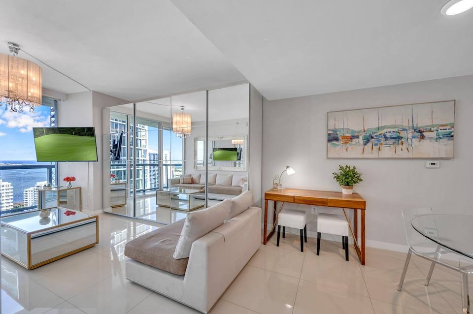 Icon Brickell 37th Floor: Resort Luxury Apartment