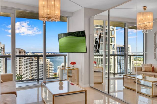 Icon Brickell 37th Floor: Resort Luxury Apartment