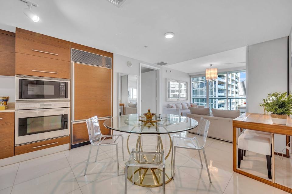 Integrated dining room with modern design