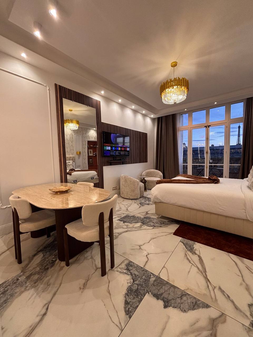 Warm and modern atmosphere for a perfect stay