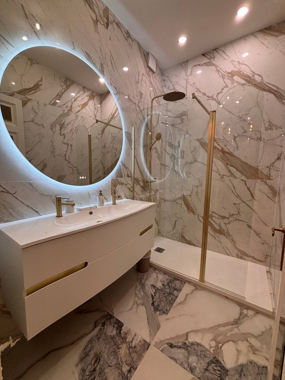 Luxury Eiffel Tower View Suite on Champs-Élysées