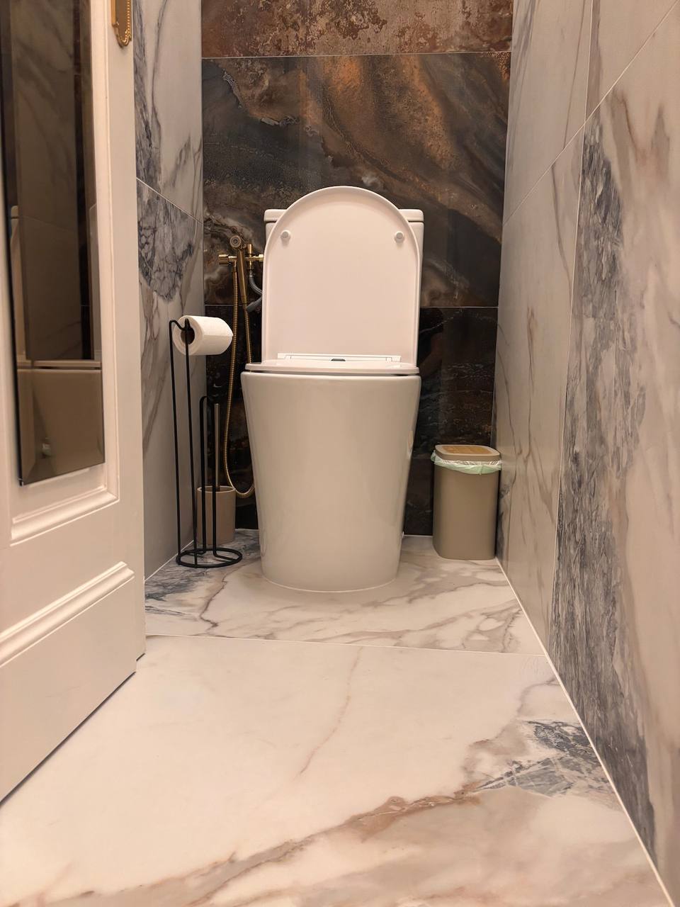 Luxury Eiffel Tower View Suite on Champs-Élysées