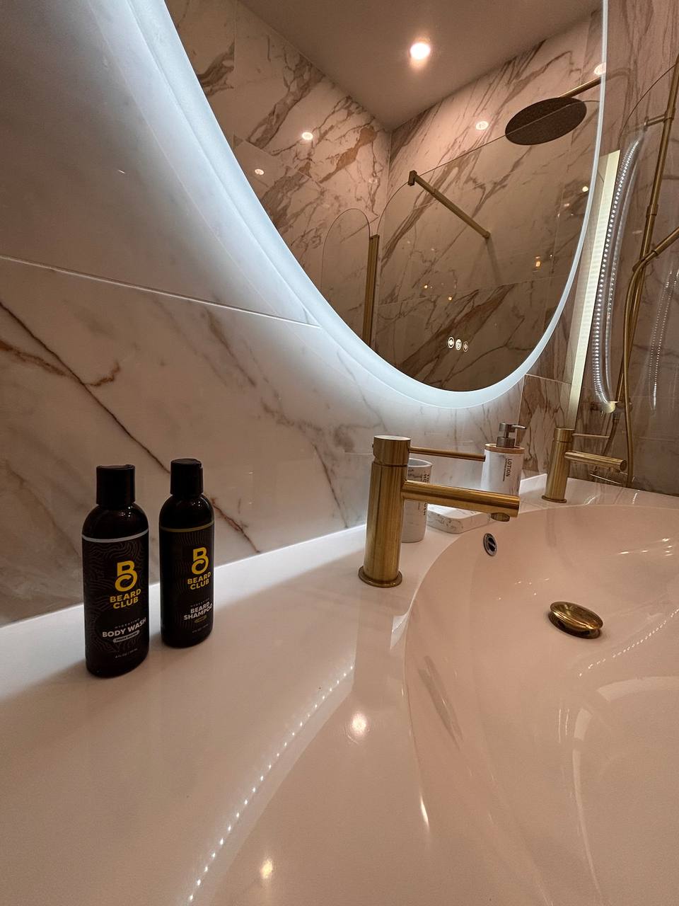 Luxury Eiffel Tower View Suite on Champs-Élysées