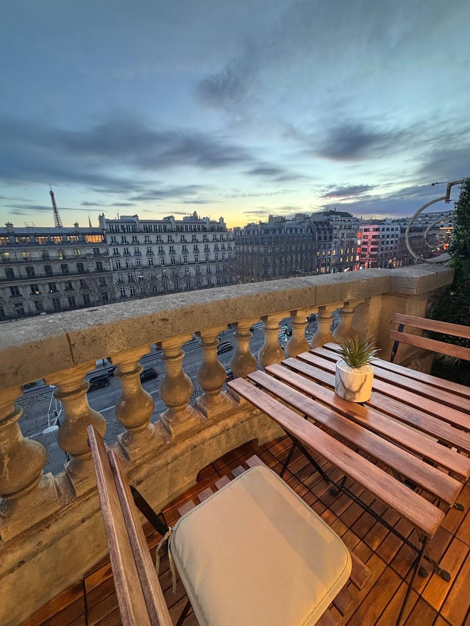 Luxury Eiffel Tower View Suite on Champs-Élysées