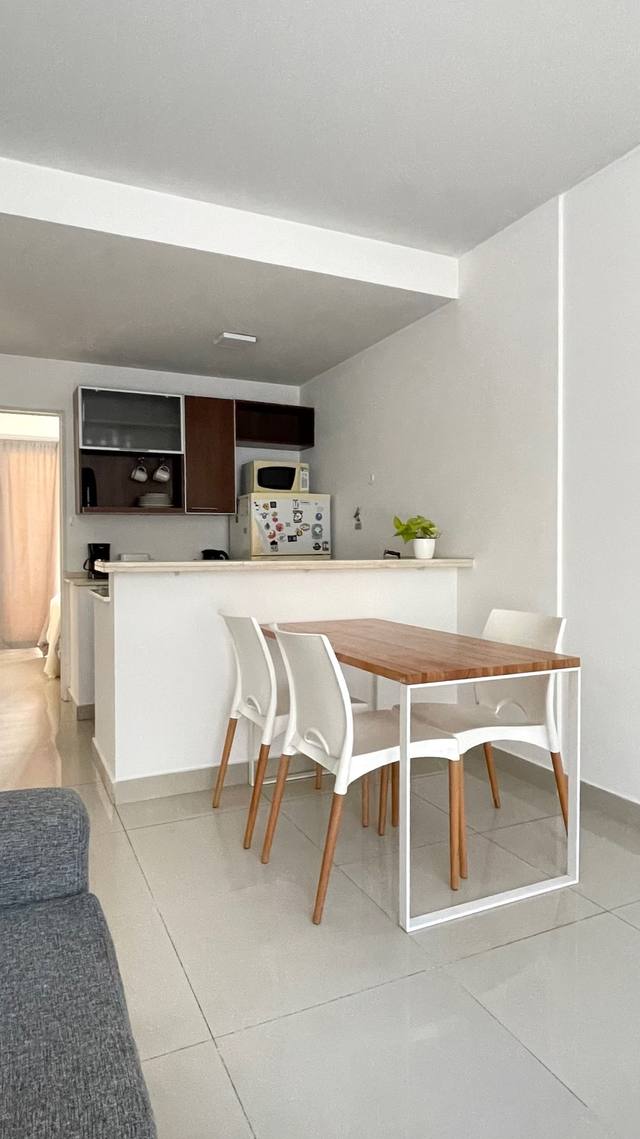 Integrated kitchen with breakfast bar