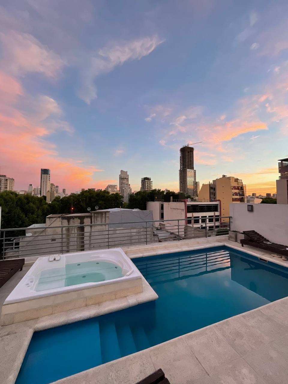 Rooftop pool and jacuzzi with open city view