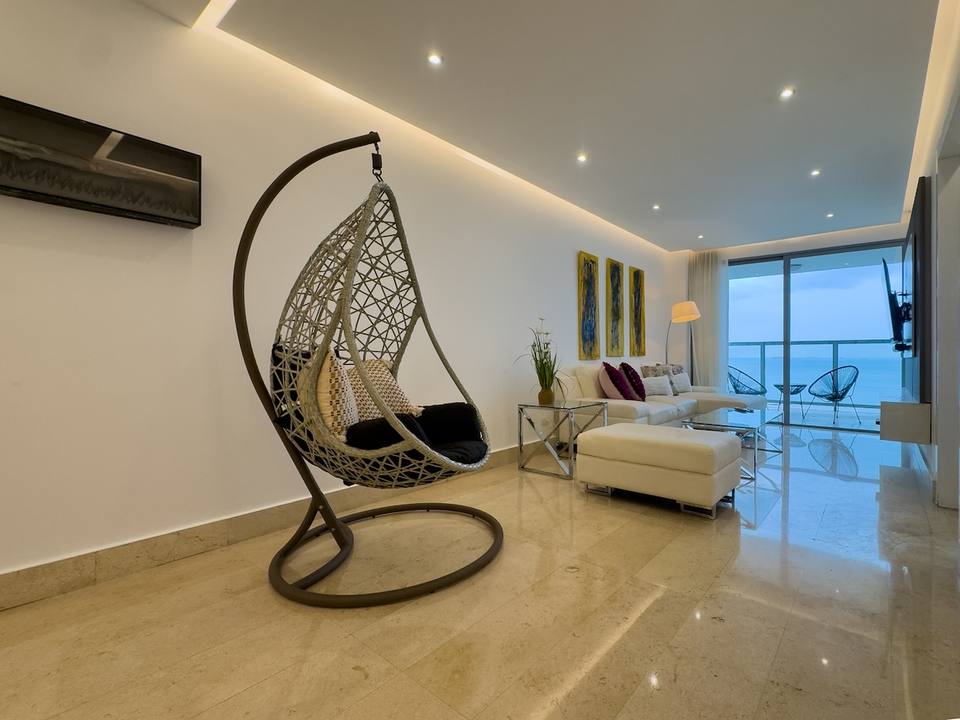 Sala de estar con vista al mar