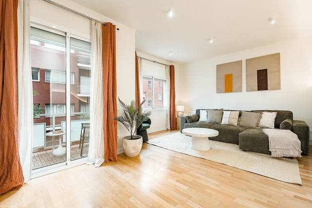 Apartamento de Três Quartos com Varanda em Horta-Guinardó